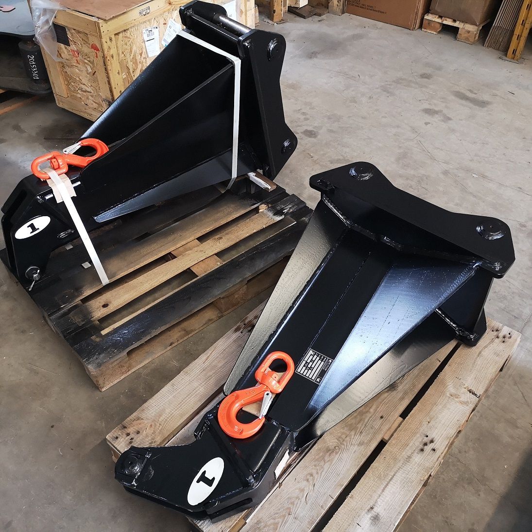 Accessoire de manutention avec crochets tournants CE