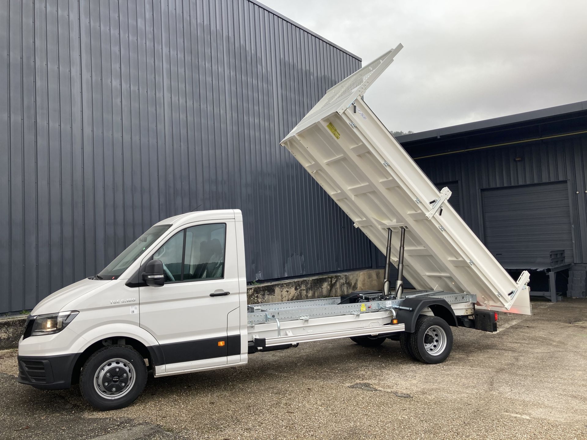 Benne, acier, aluminium, pour transport de gravats et déchets verts pour véhicule utilitaire et poids lourds_1