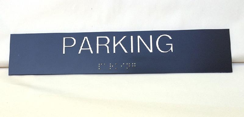PARKING - PLAQUE DE PORTE EN BRAILLE ET RELIEF - 25 X 5CM - NOIR