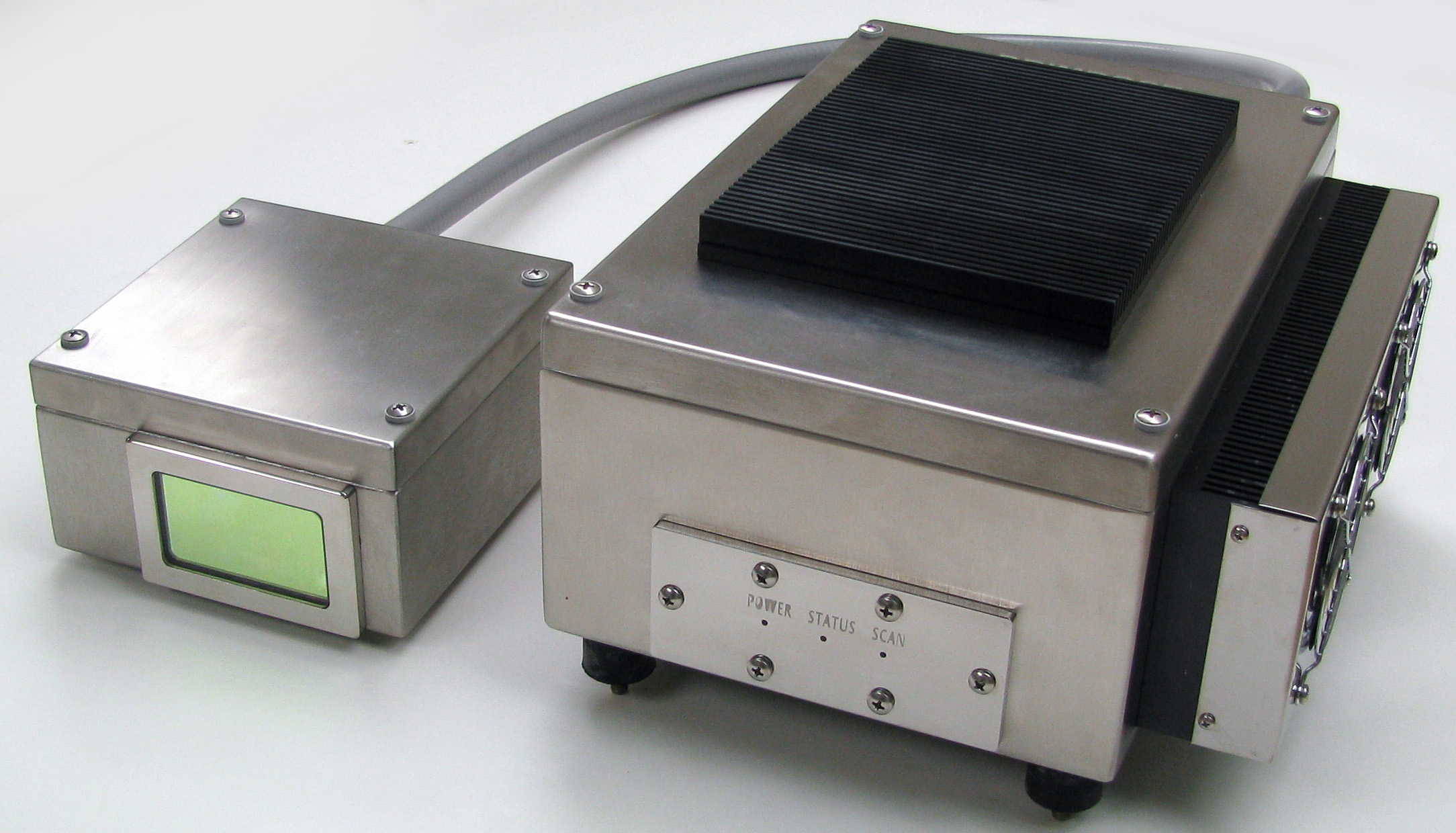 Luminar 7030: spectrometre nir ip55 pour le suivi de process pharma_0