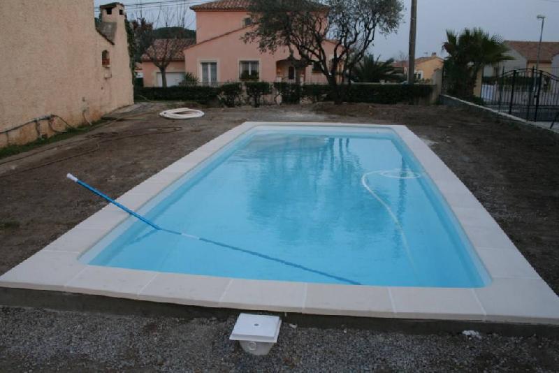 Piscine en kit coque polyester Pluton - Harmony Pool (7.60 x 3m) avec escalier moderne et banquette arrière à Cassis_0