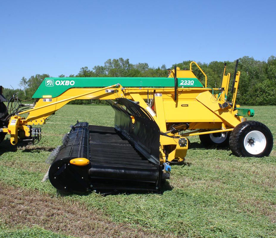 Triple fusion Oxbo 2330 - Andaineur agricole - Largeur de ramassage 30 pieds - 3,11 m_0
