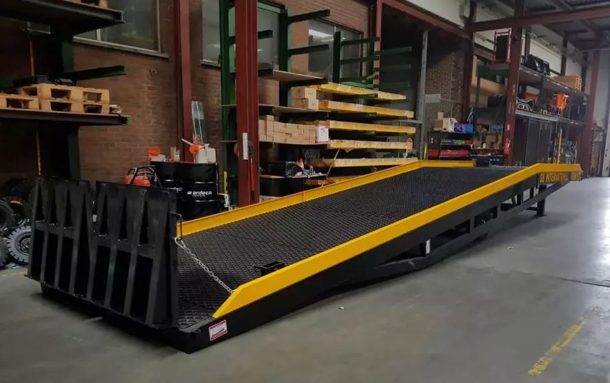 Rampe de chargement mobile 12T - ATL-RAMPE-12T-MANUELLE - manuelle avec pompe hydraulique_0
