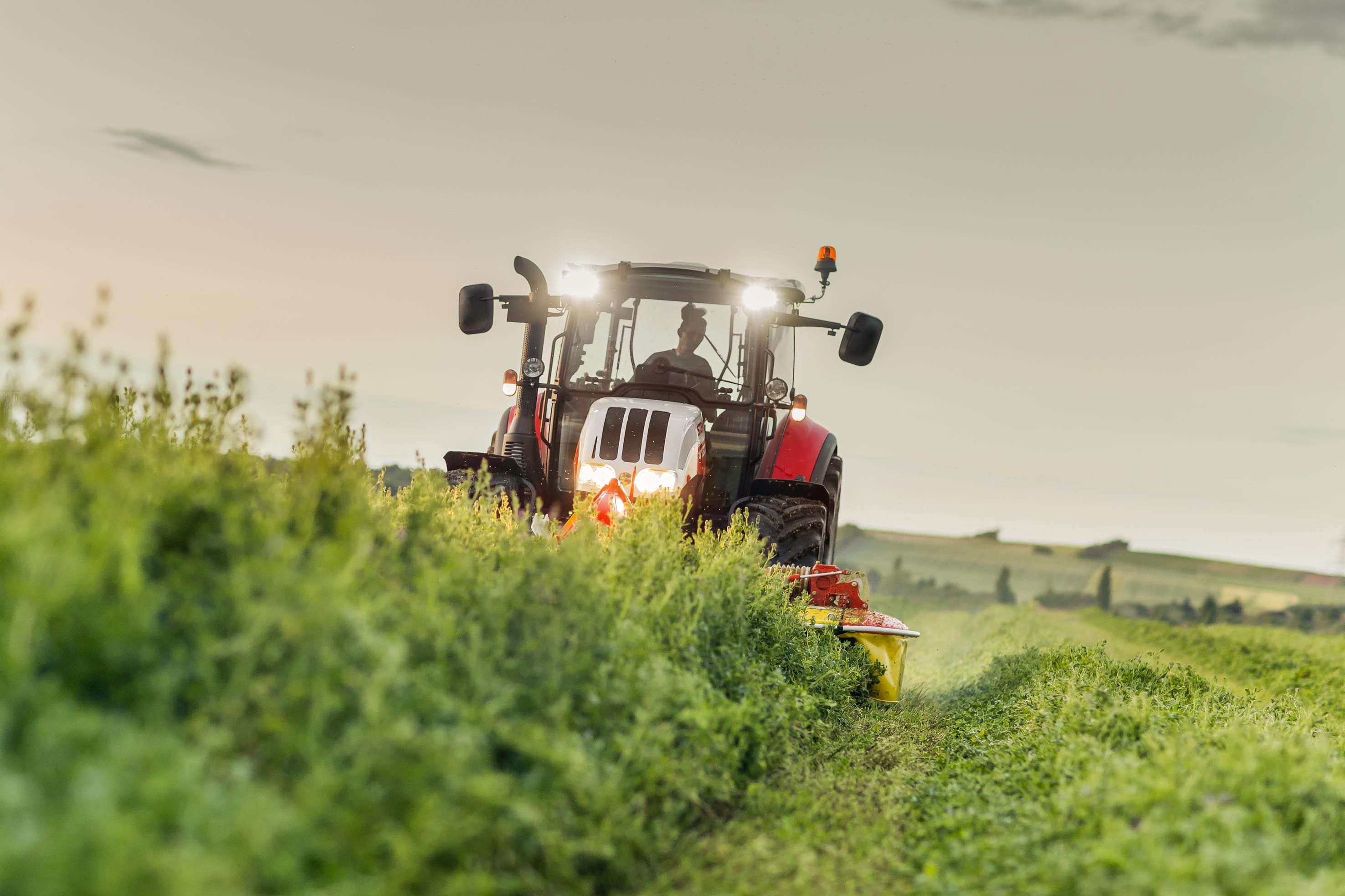 4100 - 4120 Multi Tracteur Agricole - STEYR - Innovant, confortable et polyvalent_1