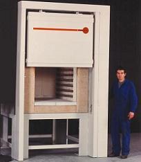 Fours verticaux de traitements thermiques à chauffe électrique_0