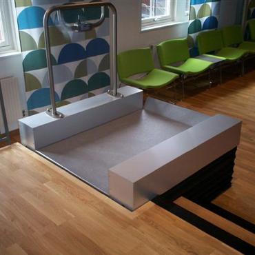Plateforme élévatrice Low Up - élévateur vertical pour fauteuils roulants - intérieur/extérieur - jusqu'à 0,5 m_0
