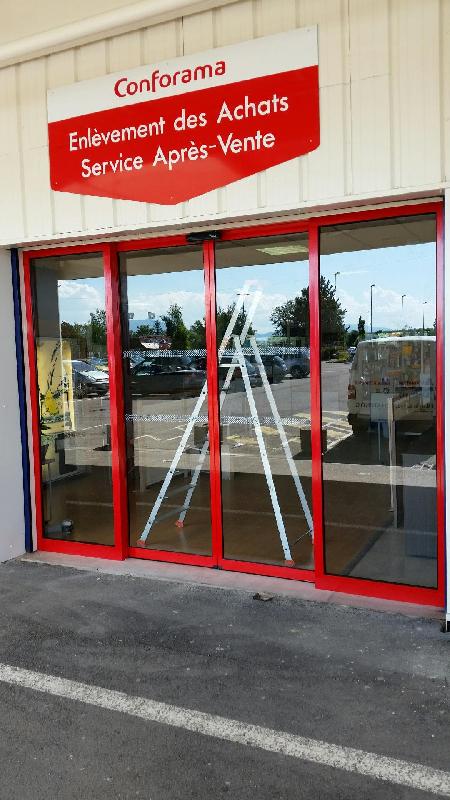 Porte automatique coulissante - ouverture centrale à deux vantaux avec partie fixe_0