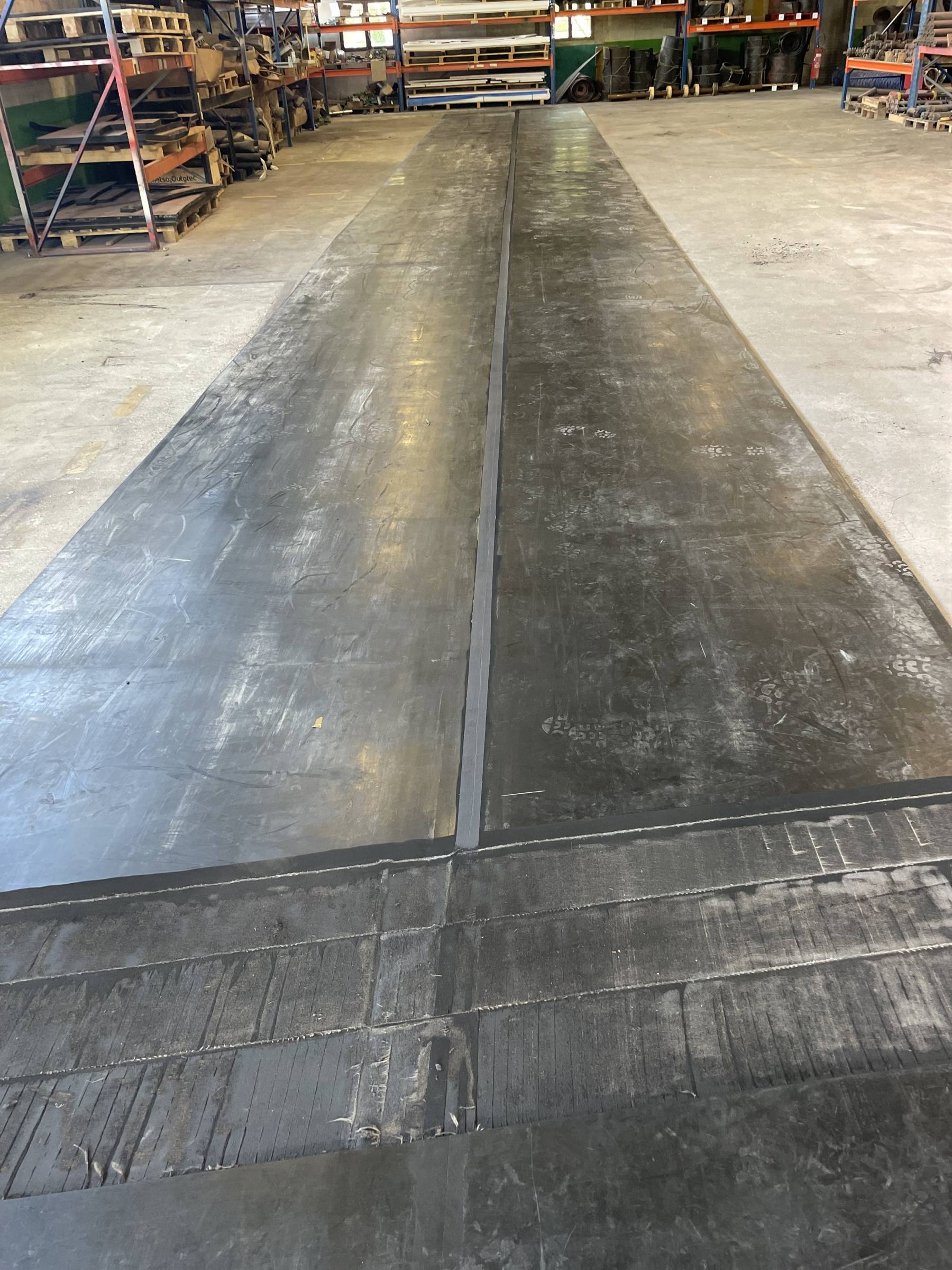 Bande transporteuse sur-mesure avec jonction longitudinale pour extracteur à plat de grandes dimensions - MTCP_0