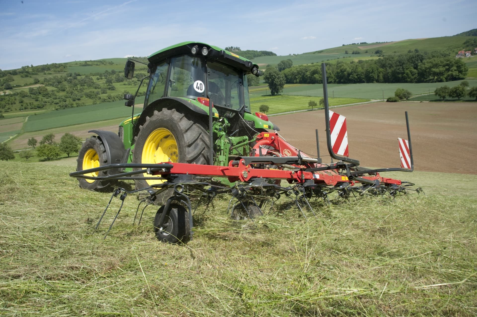 Faneuses Vicon Fanex 604 et 804 - Compactes et robustes - Largeur de travail jusqu'à 8.05 m_0