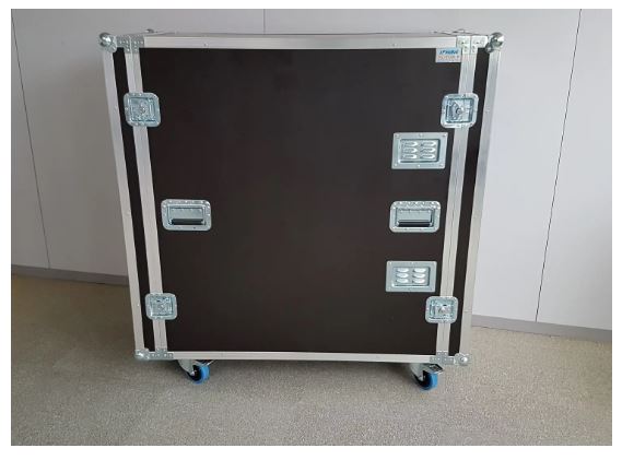 Flight-cases baies et consoles : une solution mobile parfaitement protégée pour vos installations techniques_0