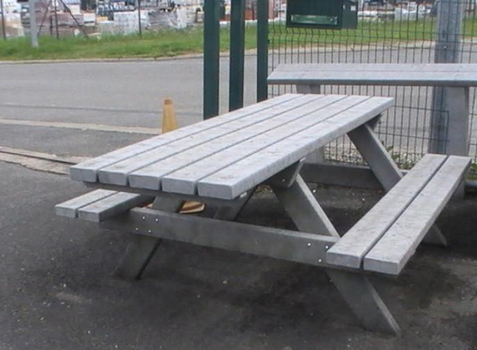 Table de pique-nique PMR en produit recyclé - 1500mm + rallonge 300mm - coloris gris ou marron_0