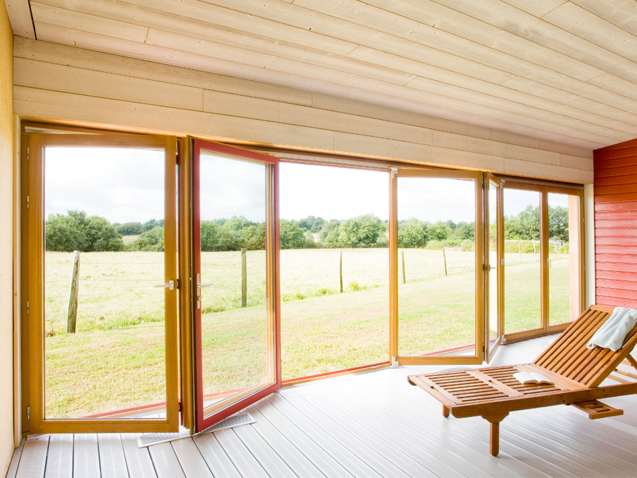 Baie vitrée coulissante en bois sur mesure - Relevage, déboitement, galandage ou accordéon - Fabrication durable par Millet_0