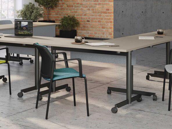 Table rabattable Evolve sur roulettes avec structure métal noire_0