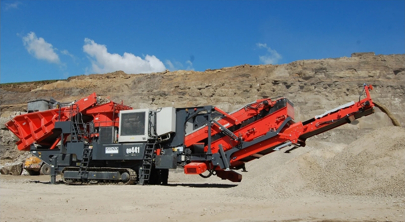 Concasseur à cône sur chenilles Sandvik QH441 - productivité continue et faible intervention opérateur_0