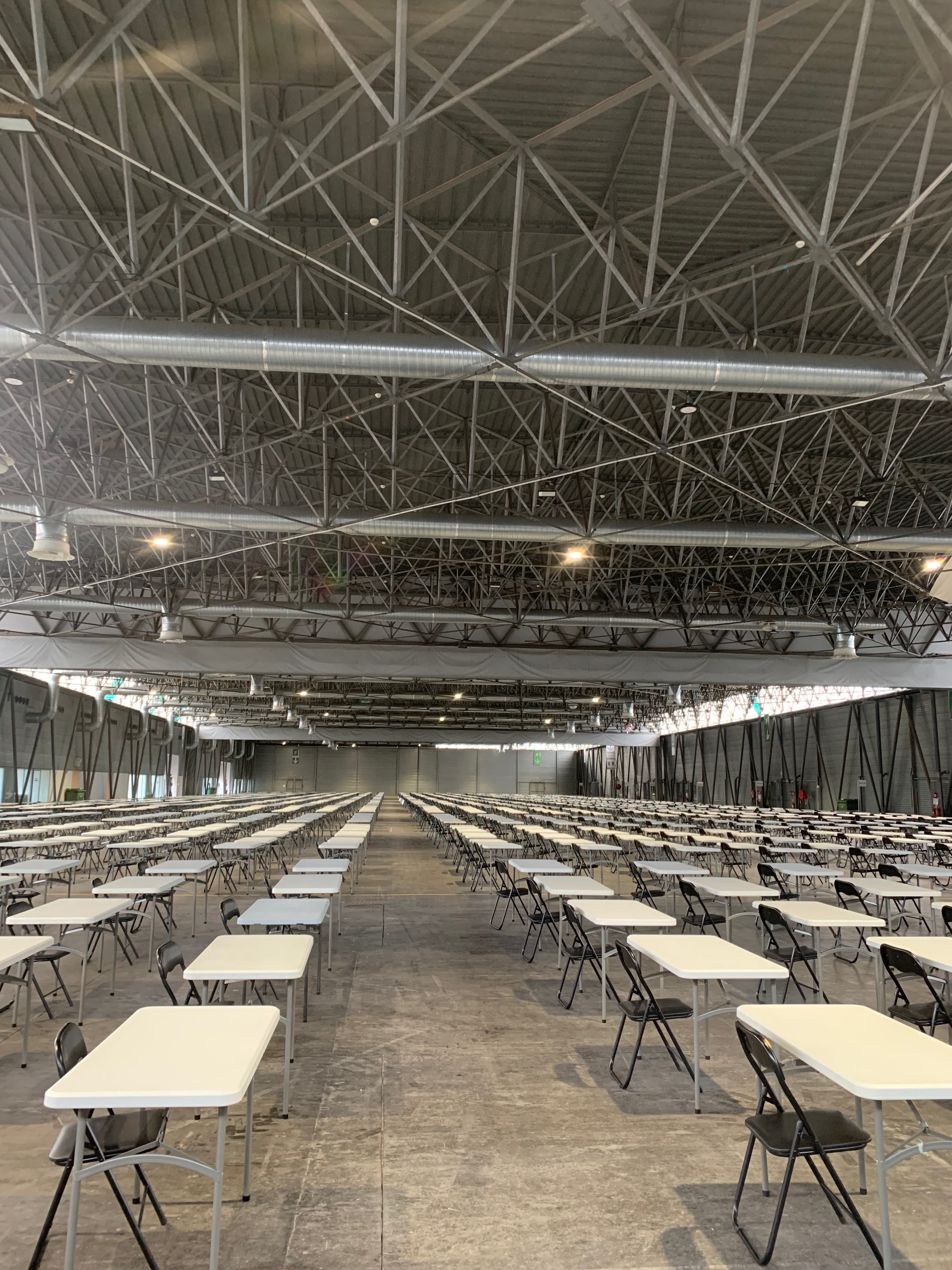 Service de location de tables pour tous types d'événements, réceptions privées_0