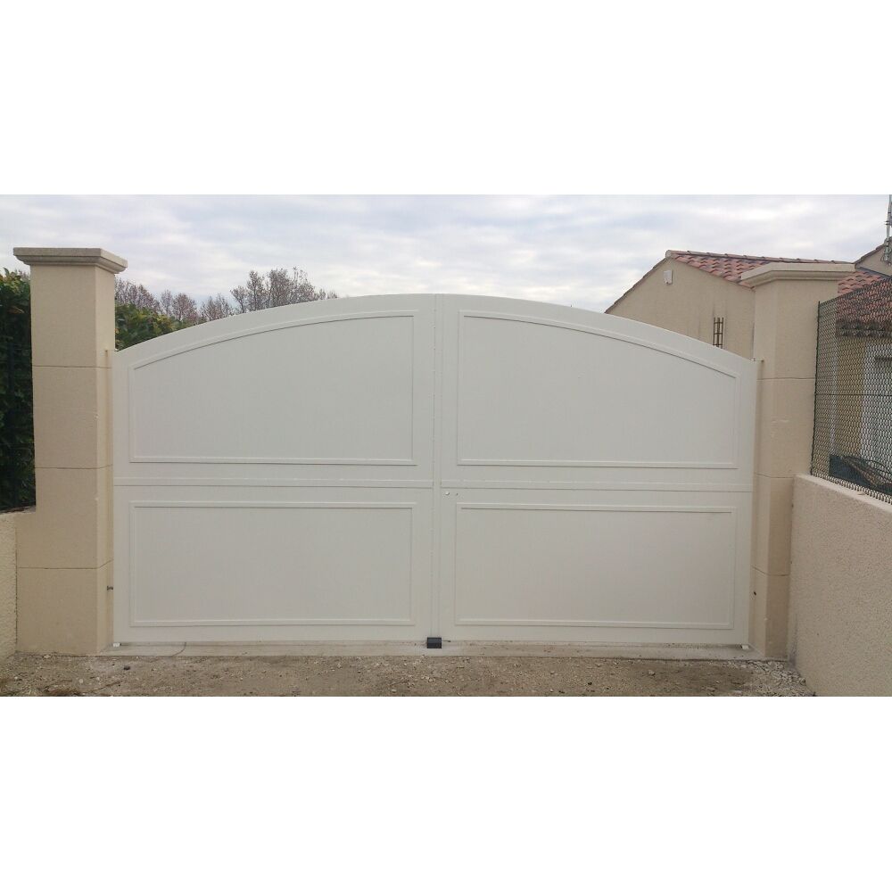 Portail battant contemporain modèle 2 - double battants - bombé - plein - en fer - 3 x 1.8 m - finition artisanale_0
