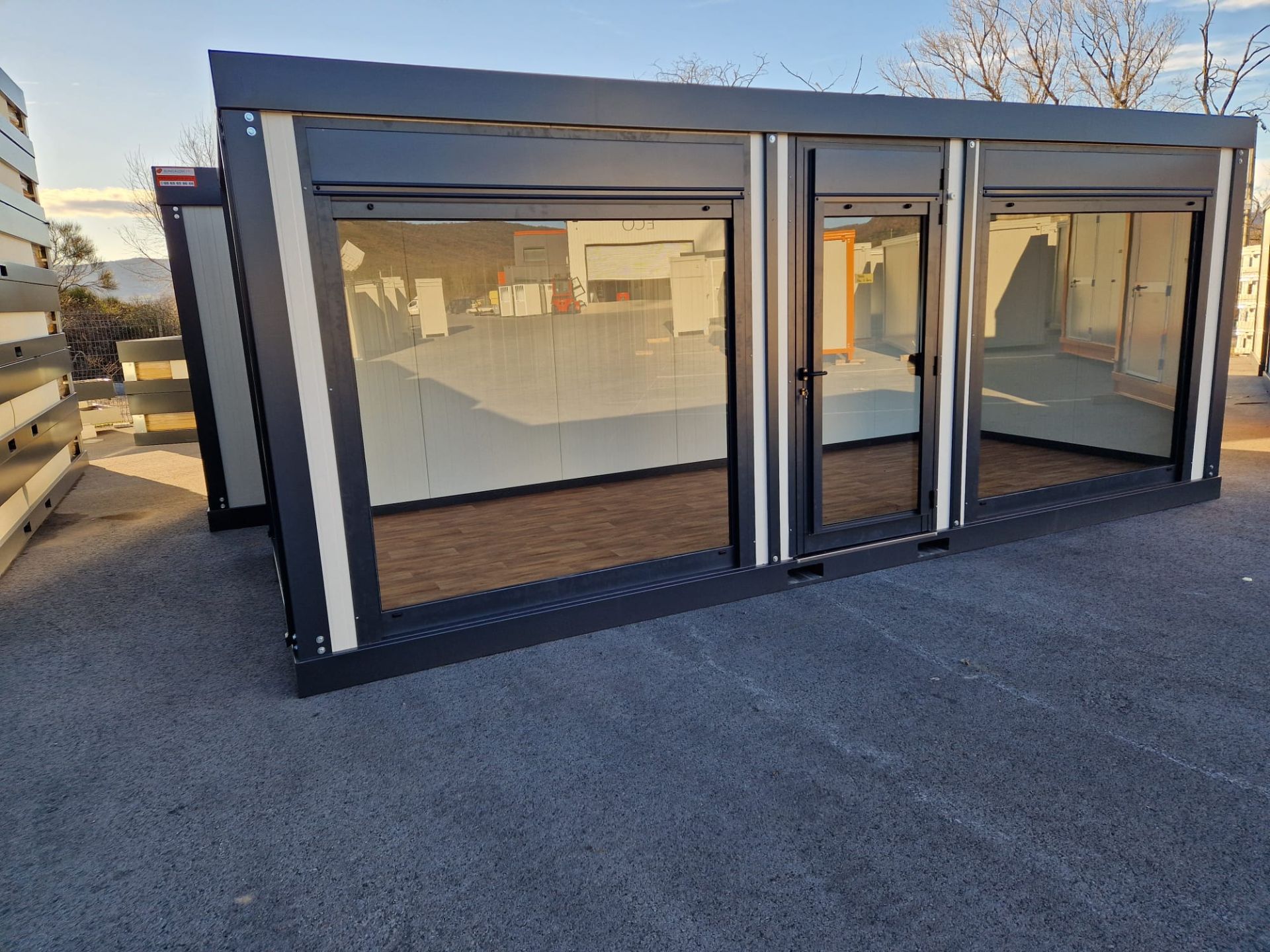 Bungalow bureau de vente modulaire pour tous projets d'accueil du public - L.6.09m x l.2.42m - PREMIUM_0