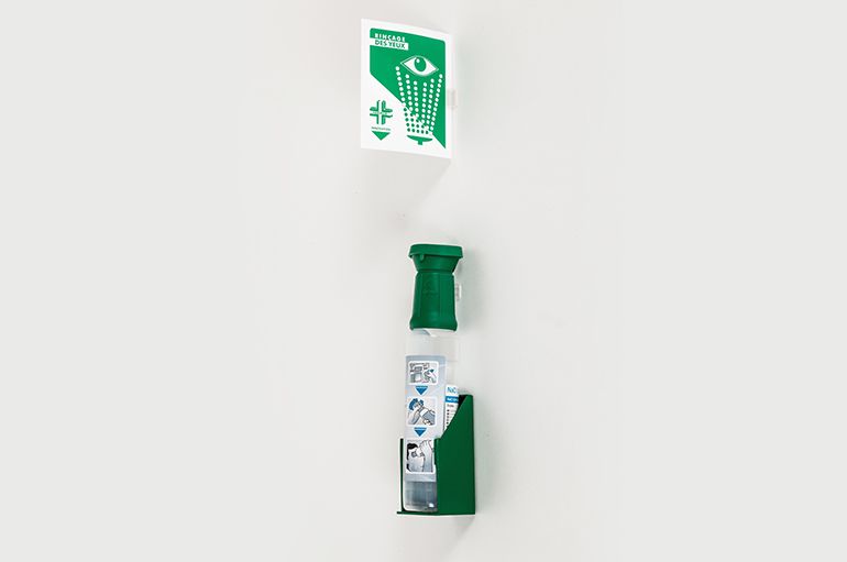 Fla 7725 SP - rince-œil Farmor - flacon lave-œil 250 ml avec support mural - poids 362 g_0