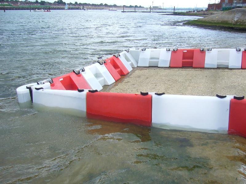Barrage modulable anti-inondation FLOODSTOP 90 | En plastique rotomoulé - Longueur de 1 mètre - Installation facile et rapide - Réutilisable_0