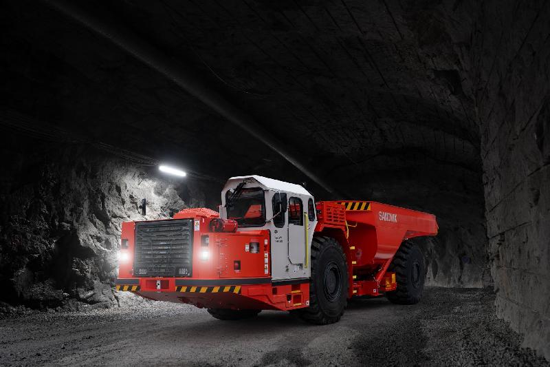 Camions diesel Toro TH430 - Conception robuste pour exploitation minière souterraine_0