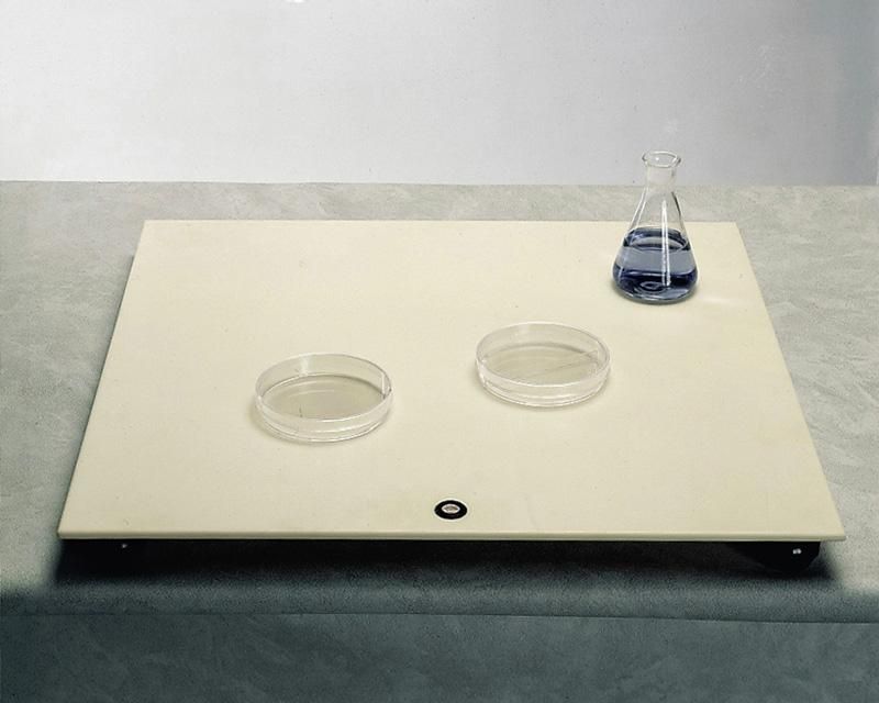 Plateau de table avec dispositif de nivèlement réglable et niveau à bulle