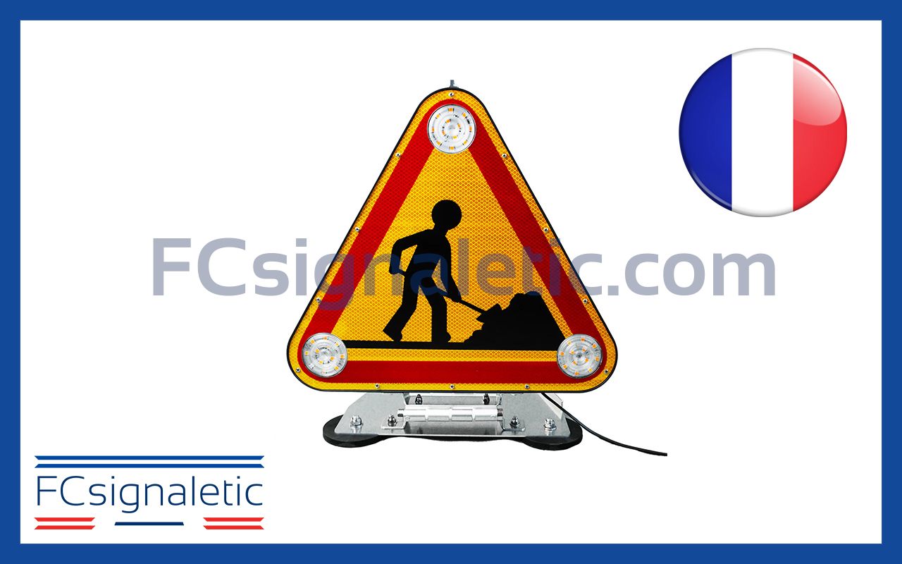 Triangle Triflash AK5 magnétique 500 mm avec prise allume cigare à relevage manuel classe 1_0