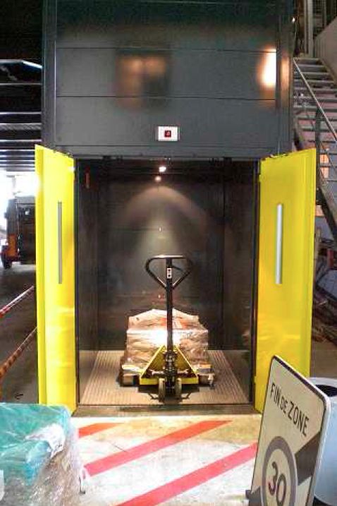 Monte-charge DHX 1500 avec transport de personnes - charge 1500 kg - dimensions sur mesure - niveaux illimités_0