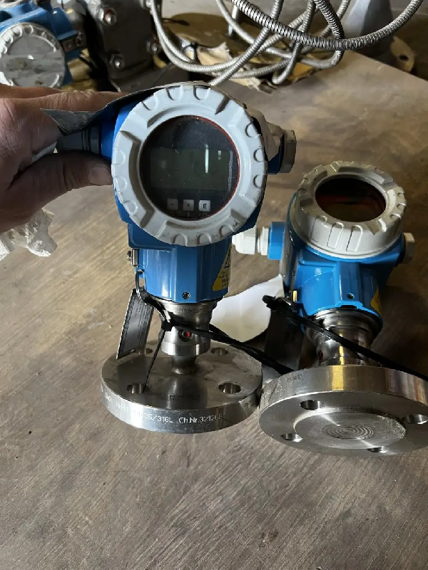 MANOMÈTRE C7056 - Référence                        :                         C7056_0