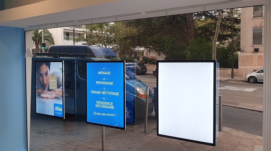 Porte-affiches personnalisables et durables - Matériaux résistants et adaptés à tous les budgets_0