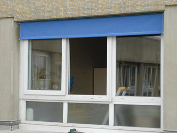 Stores coffre extérieur AGEDA - sections 75x75 cm ou 95x95 cm - protection solaire efficace_0