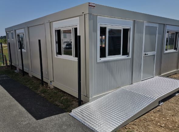 Bungalow avec 4 modules salle de classe, doté d'une installation de chauffage et de climatisation - L.6.09m x l.9.68m_0