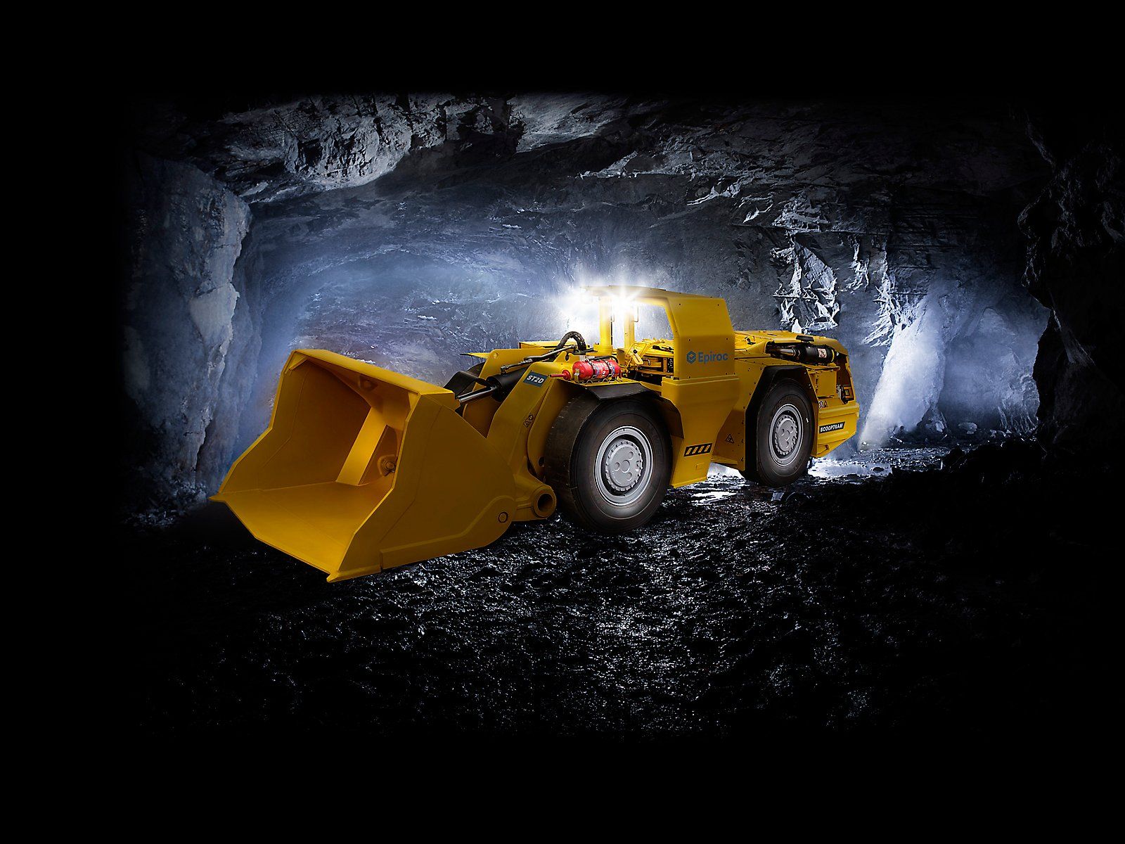 Scooptram ST2D - Chargeuse diesel souterraine robuste avec capacité de herschage de 3,6 tonnes pour mines à profil bas_0