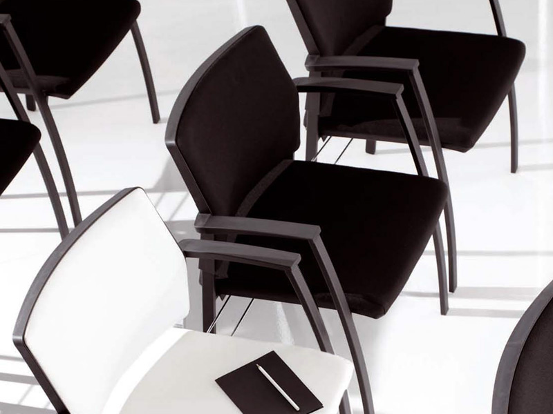 Chaise d'accueil Delta - Revêtement tissu 100% polypropylène - Piètement acier noir - Empilable_0