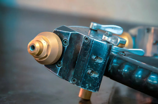 Pistolet de projection à flamme léger et ergonomique, conçu pour les applications de pulvérisation de longue durée - ZJET_0