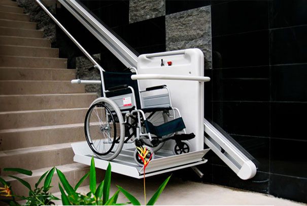 Plate-forme élévatrice automatique pour escaliers droits intérieurs et extérieurs, idéal pour faciliter l'accès des PMR -  Stairiser BC_0