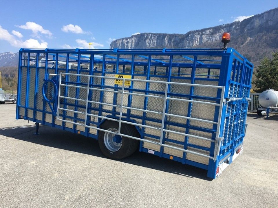 Bétaillère série spéciale pose à terre hydraulique - JP Construction - modèles BRS 40 à BRS 70 avec fond ouvrant et suspension hydropneumatique_0