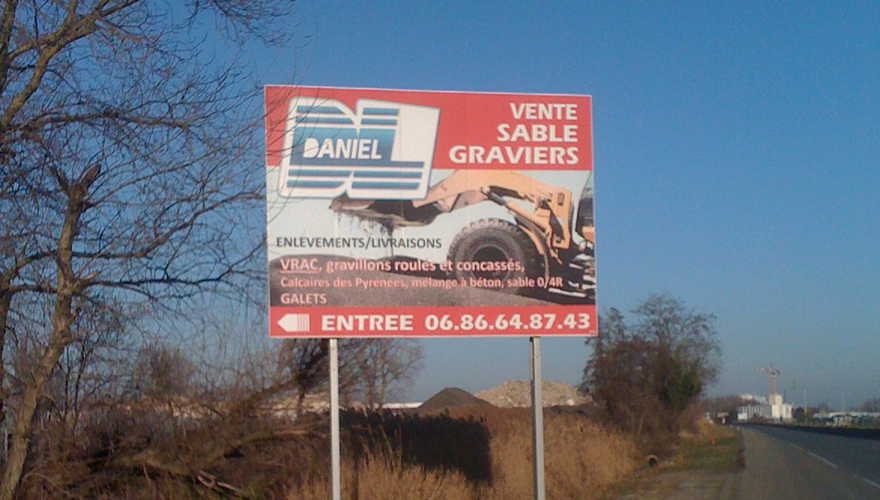 Panneau publicitaire d'extérieur en hauteur - Structure 8m² - Dimensions 3,28m x 2,45m_0