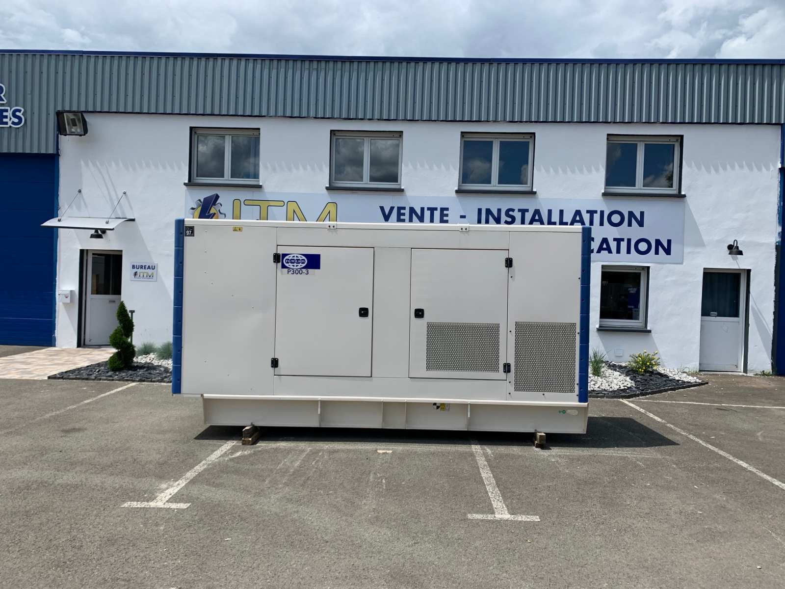 Groupe électrogène d'occasion FG WILSON - P300 PERKINS neuf de destockage - 300 KVA_0