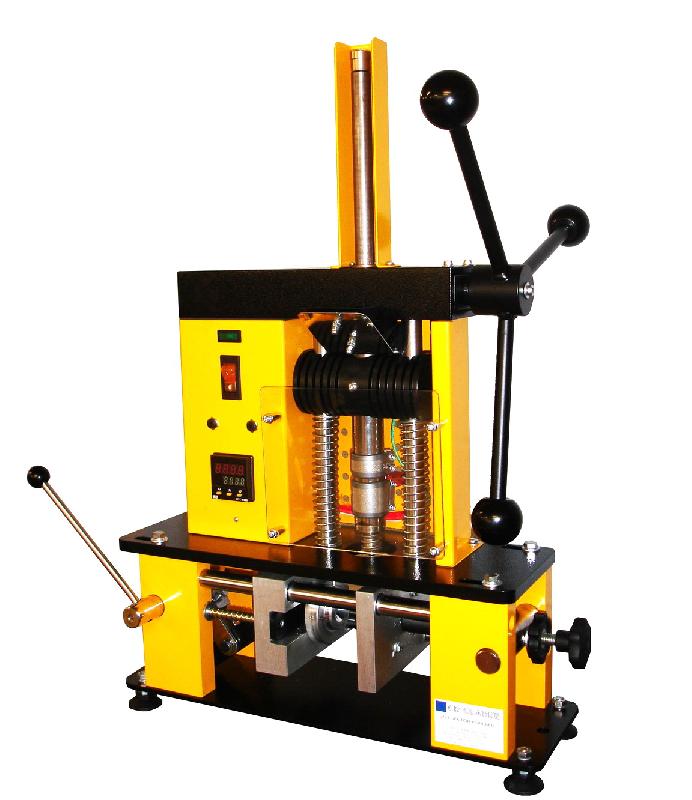 Presse à injection - Volume d'injection 20 g - Durée de cycle 30 s - Alimentation 220V - Puissance 250W_0