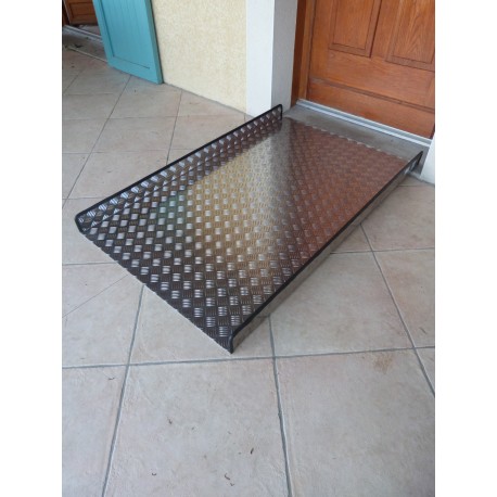 Rampe d'accès en aluminium - 120 cm x 90 cm - Tôle à damier - Capacité 250 kg - F101020_0