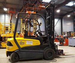 Chariot électrique OM XE30 - capacité 3000kg - mât Triplex - levée 6725mm - faible largeur d'allée_0