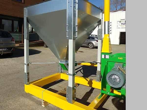 Broyeur mélangeur vertical pour aliment du bétail 500kg/h à 5t/h_0