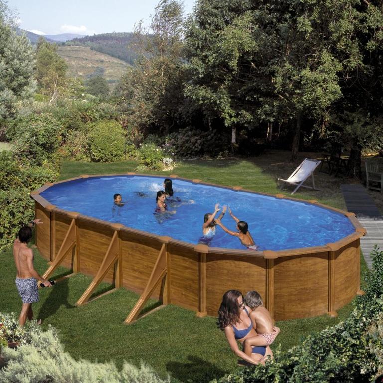 Piscine ovale en acier 7,44m x 3,99m x h: 1,32m - imitation bois - filtration à sable avec renforts apparents_0