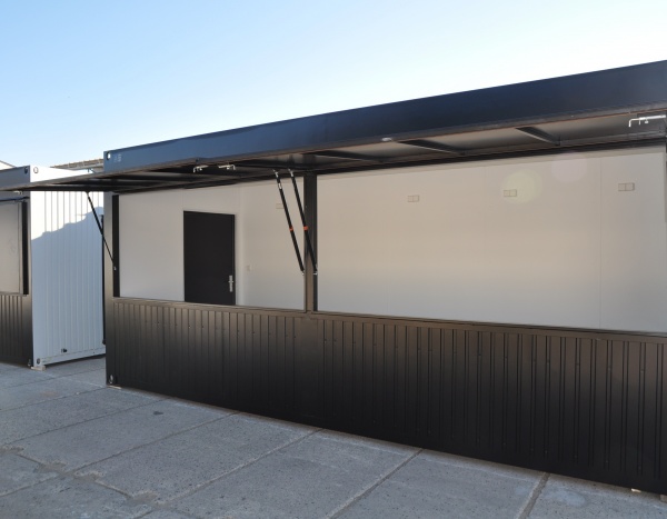 Container kiosk 20'' - 600 cm x 245 cm (± 14,70 m²) en kit avec auvents et équipements électriques_0