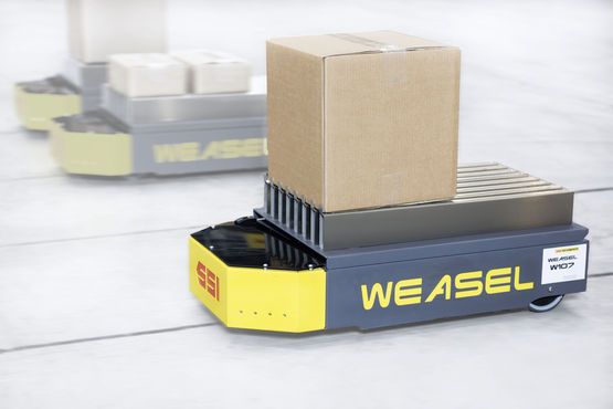 Weasel - véhicules à guidage automatique - ssi schaefer - pour transporter des petites charges n’excédant pas 35kg_0