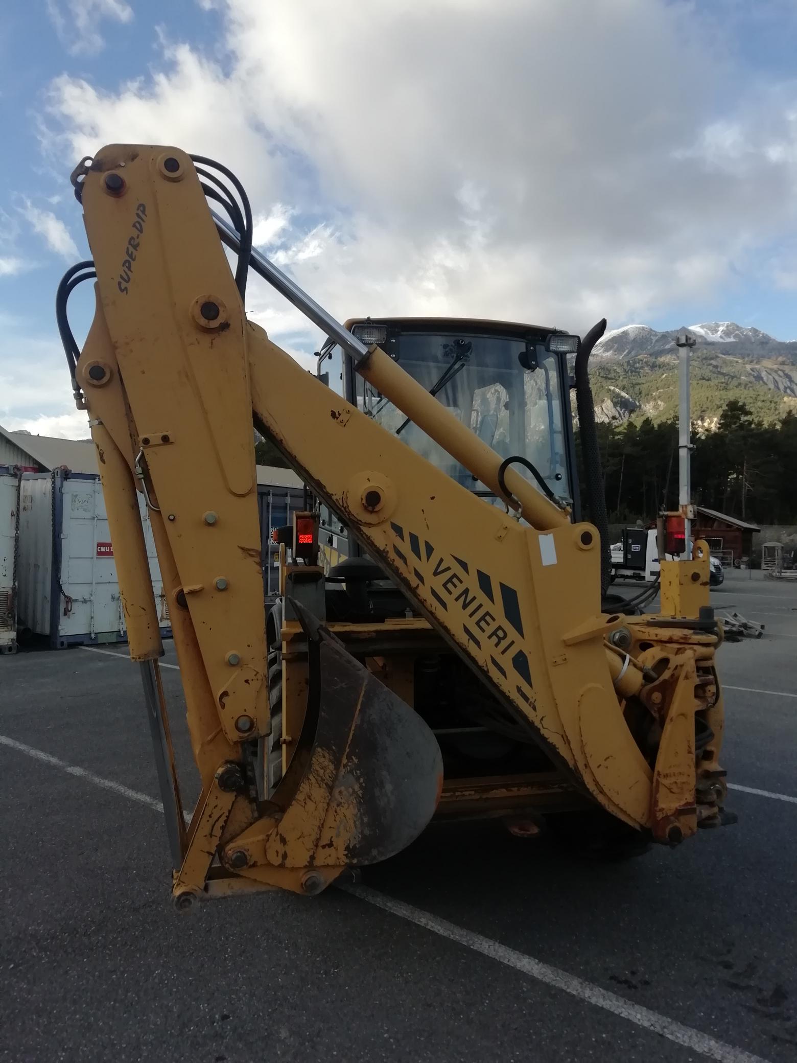 Tractopelle Venieri VF 9.23 - articulé, 4 roues motrices, rétro avec extendo, année 2001_0