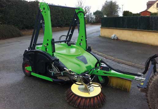 Balayeuse de voirie modèle City Clean - adaptable microtracteurs 20-25 CV - Double balai brevet COCHET_0