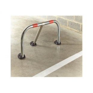 Barrière rabattable de parking design B302C - Mottez - robuste et résistante avec bandes fluos_0
