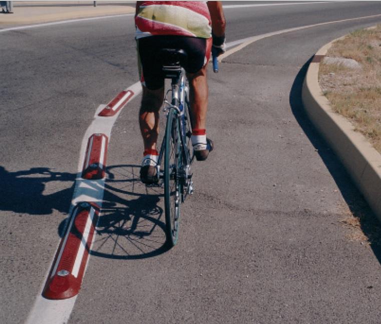 Dispositif séparateur de chaussées, pistes cyclables et voies de bus - 1200 mm - Caoutchouc recyclé avec options de visibilité_0