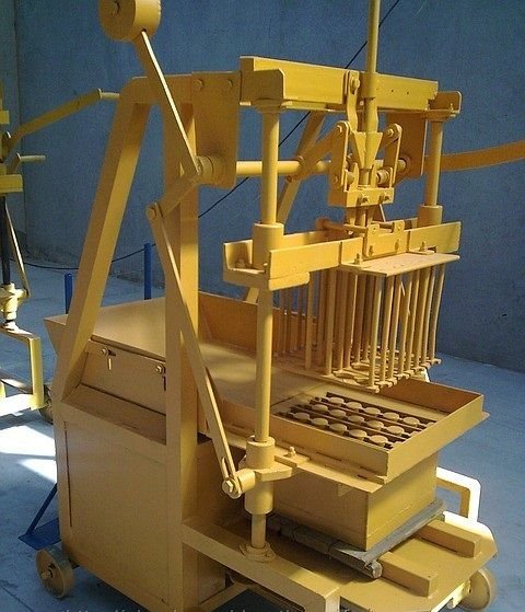 Machine a brique manuelle - merksan makina - 6 cm et 38 cm de hauteur_0